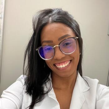 Babysitter in Brasília: Kamila