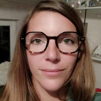 Babysitter in Les Moitiers-d'Allonne: Julie