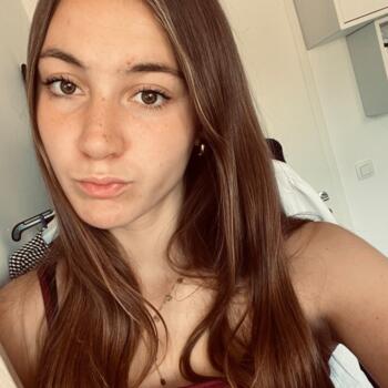 Babysitter in Aarlen: Jade