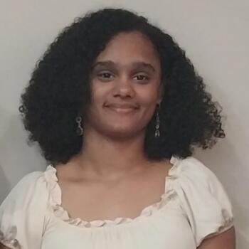 Babysitter in Hampton: Mya