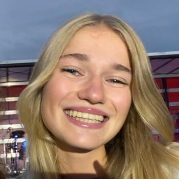 Babysitter in Sangatte: Lola