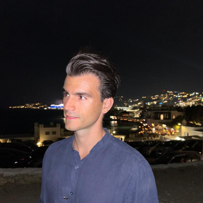 Δουλειά για babysitter στην περιοχή Δροσιά: Dimitris Geo