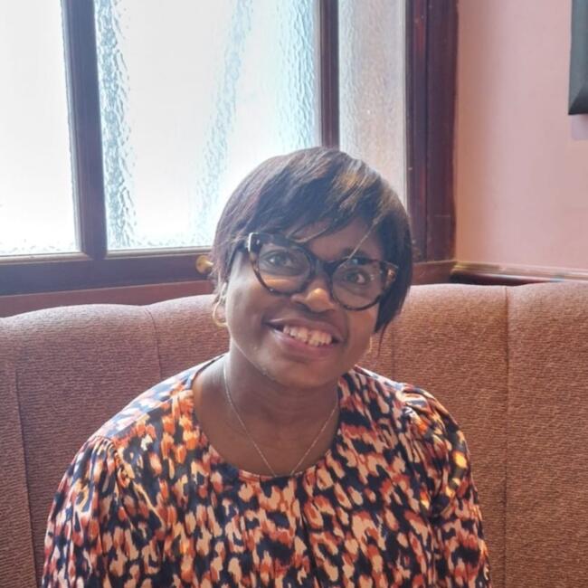 Babysitter in Paris: Mergine