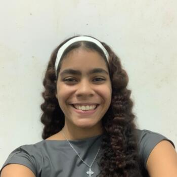 Babysitter in Recife: Louise