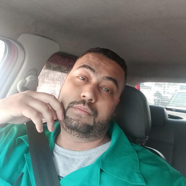 Emprego de babá em Embu das Artes: Mike