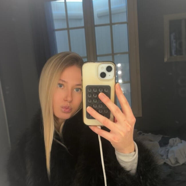 Babysitter in Combertault: Lisa