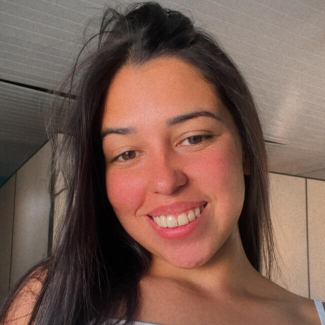 Emprego de babá em Salto: Larissa