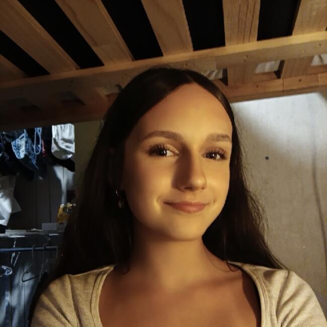 Babysitter in Dunedin: Skyla