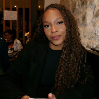 Babysitter in Paris: Kamelia