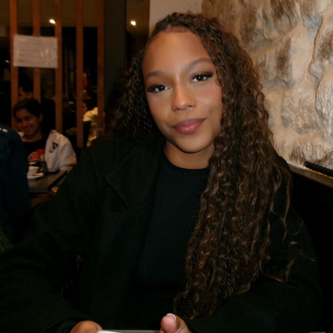 Baby-sitter in Paris: Kamelia