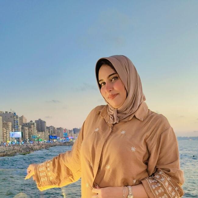 Babysitter in Alexandria: Amira