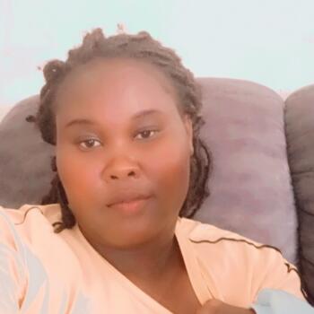 Babysitter in Iten: Edna