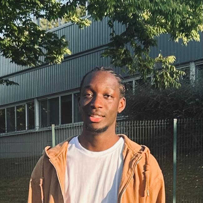 Babysitter in Cergy: Issa