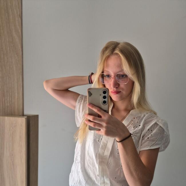 Babysitter in Valence: Savanah