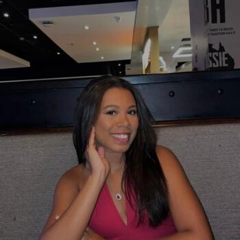 Babysitter Salvador: Julia Souza