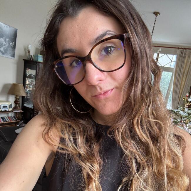 Babysitter in Biarritz: Julie