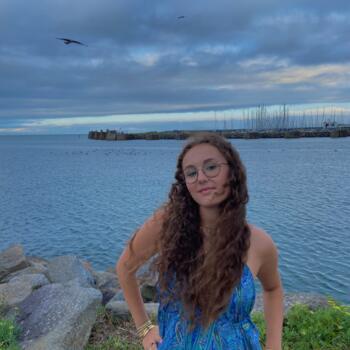 Babysitter in Versailles: Emma