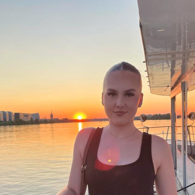 Babysitter in Floirac: Melina