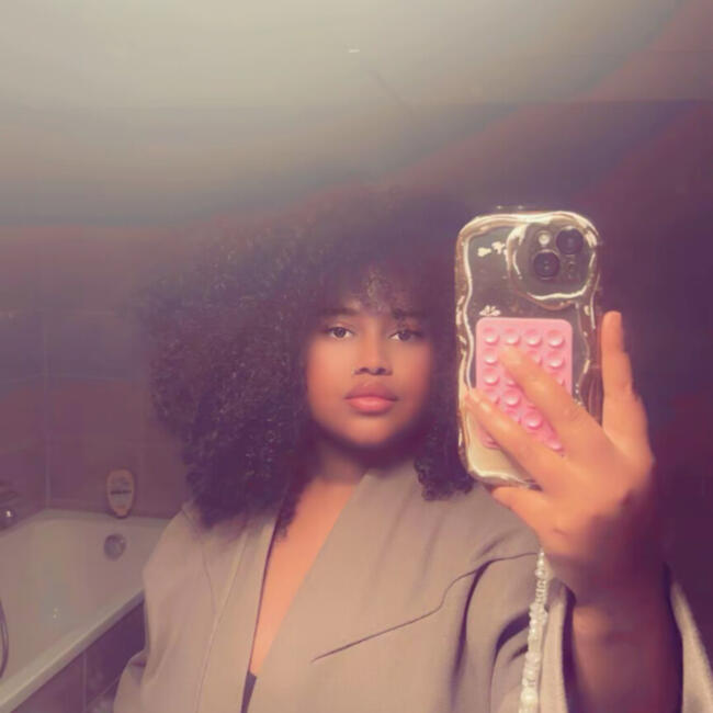 Babysitter in Bourg-lès-Valence: Youmna