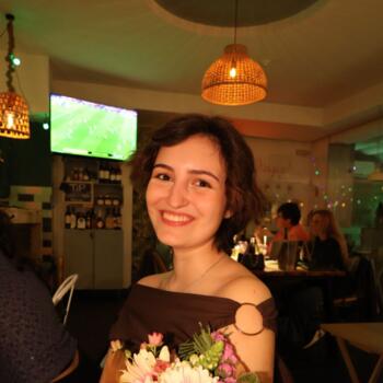 Babysitter in Lavra: Raquel