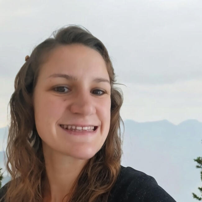 Babysitter in Saint-Malo: Laura