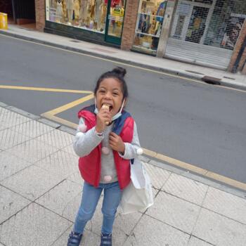 Canguro en Oviedo: Valentina