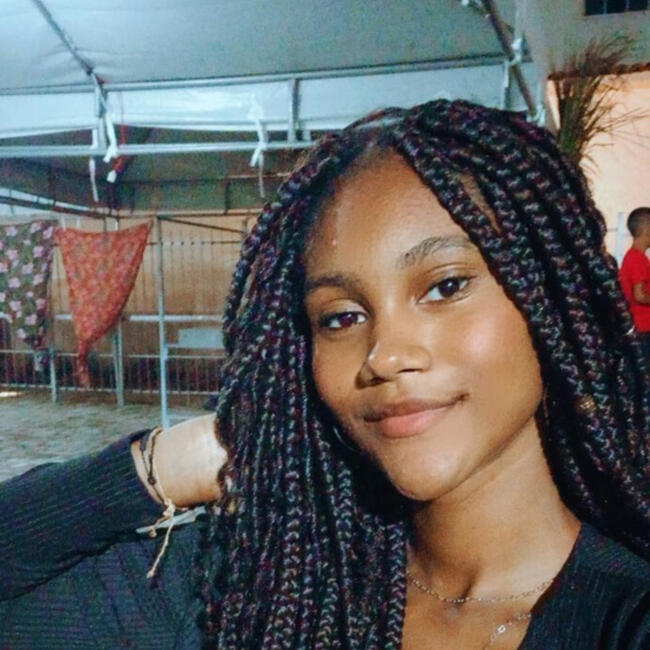 Babysitter in Salvador: Yasmin