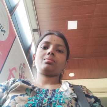 बेबीसिटर पुणे: Komal