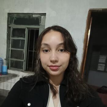 Babysitter in Uberlândia: Vitória Karen