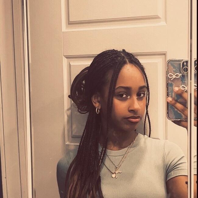 Baby-sitter in Longueuil: Larissa Alves