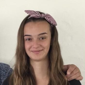 Babysitter in Canberra: Anais