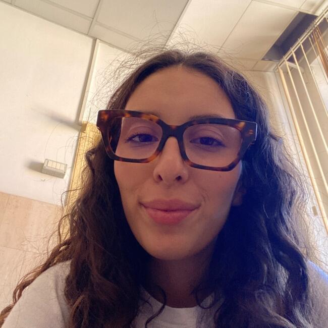Babysitter in Rome: Sara