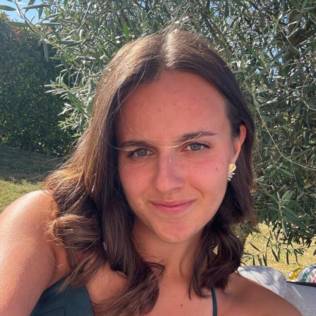 Babysitter in Saint-Jean-de-Bournay: Chloé