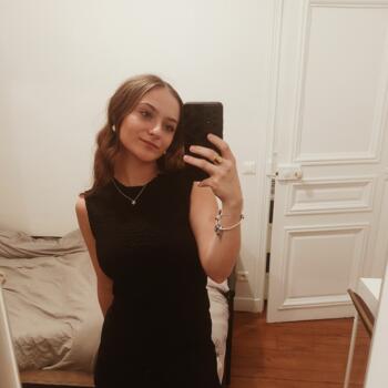 Babysitter in Paris: Valentine