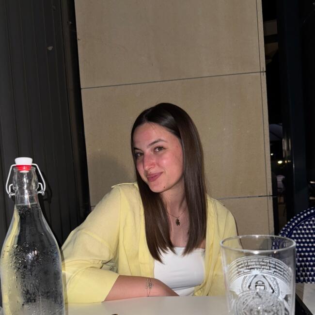 Babysitter in Saint-Clément: Joana