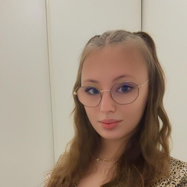 Babysitter in Moulins: Louna