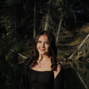 Babysitter in Rocky Mountain House: Halle