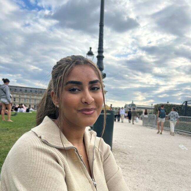 Babysitter in Villeneuve-la-Garenne: Assia