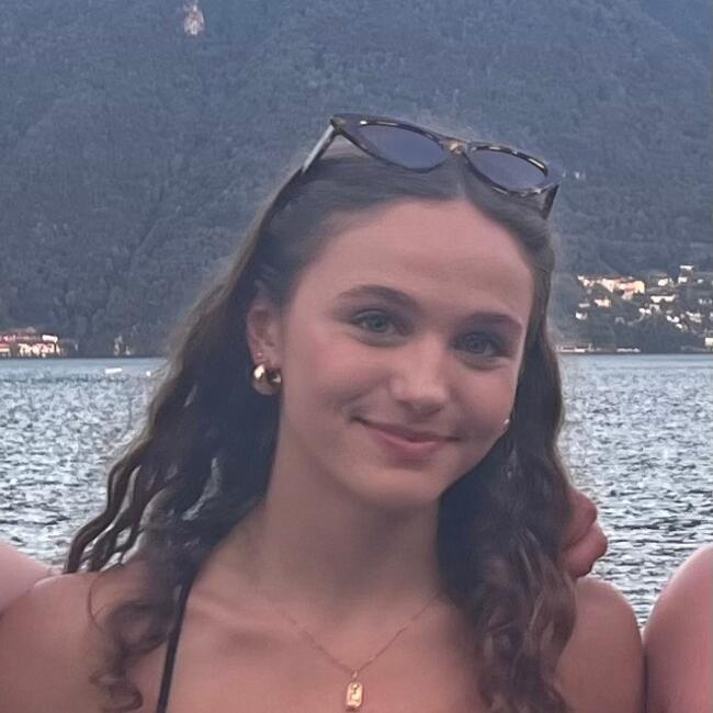 Babysitter in Wetzikon: Adelina