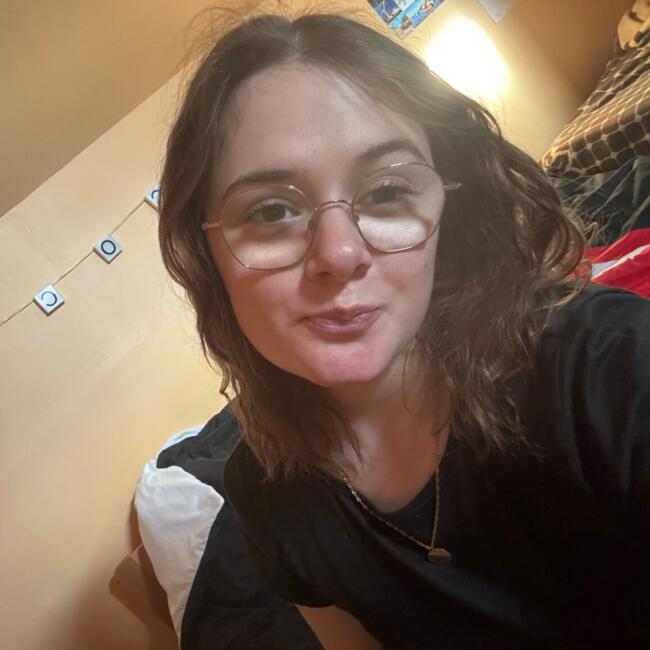 Babysitter in Agnières: Corinne