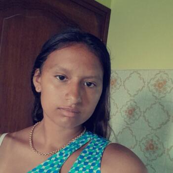 Babysitter in Cherbourg: Flora