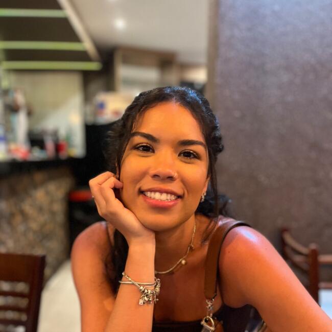 Babysitter in Balneário Camboriú: Helena