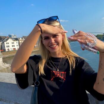 Babysitter in Sint-Truiden: Laura