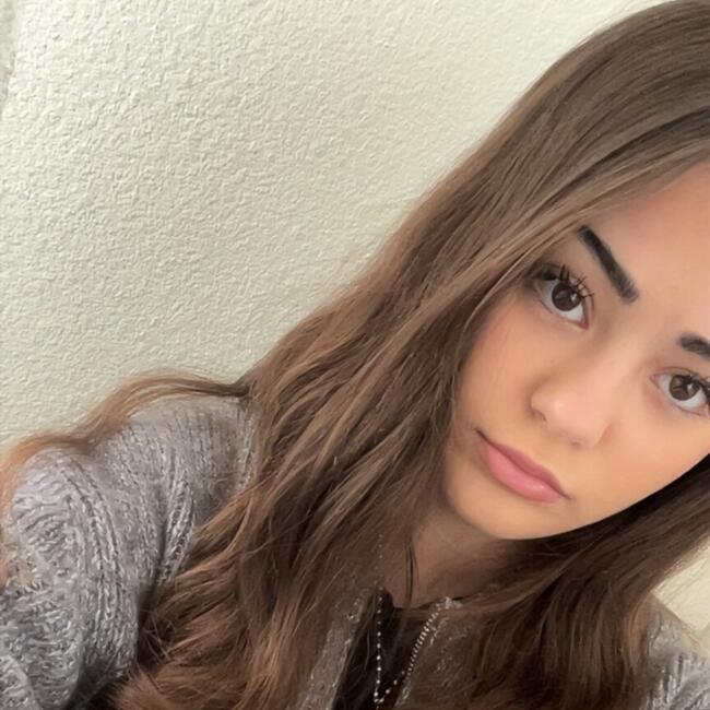 Babysitter in Albertville: Pelinn