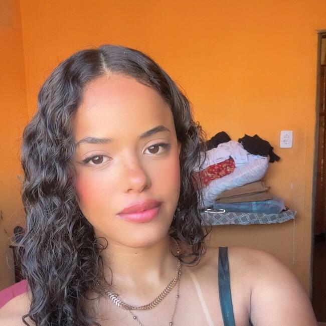 Babysitter in Ibirité: Thayssa