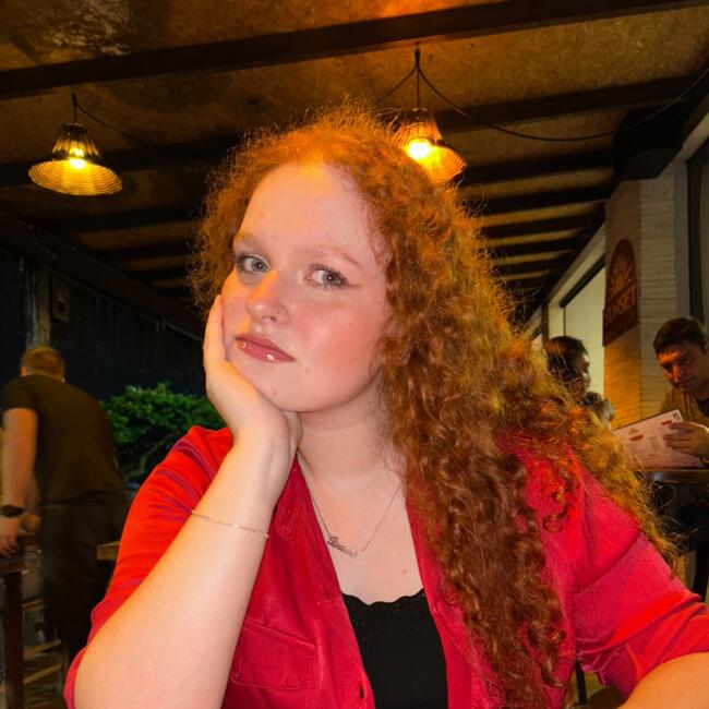 Babysitter in Itapema: Bruna