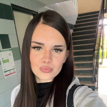 Babysitter in Tours: Lily