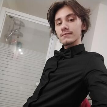 Babysitter in Valenciennes: Steven