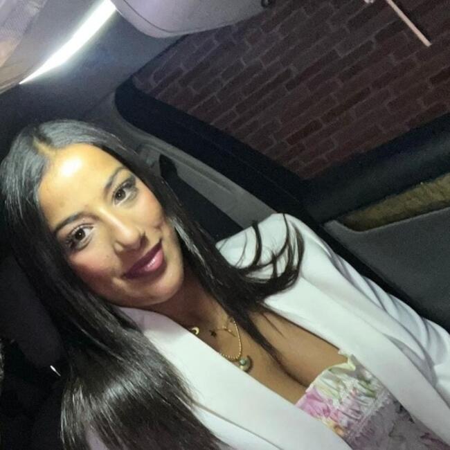 Babysitter in Saint-Pierre-du-Mont: Ikram