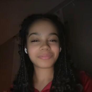 Babysitter Saint-Yzan-de-Soudiac: Cloe